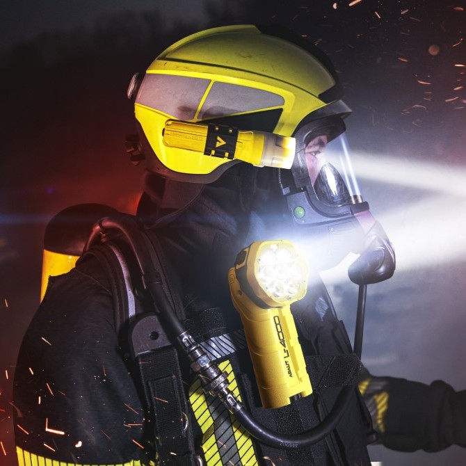 Adalit社の業務用ライトの画像